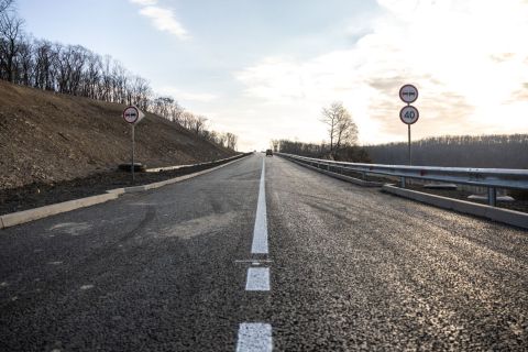 Новую дорогу из спального района Владивостока готовятся открыть в декабре