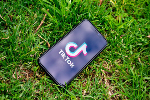 Китай ополчились против TikTok за уход от ценностей социализма