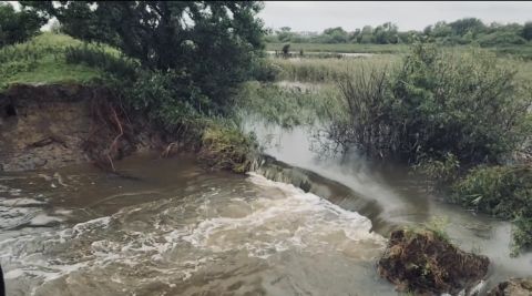 Еще одну дамбу прорвало в Приморье - видео