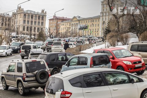 Водителей Владивостока предупредили о затруднениях движения в центре города