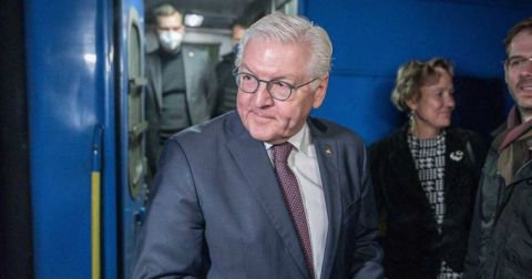 Наглость по-украински: Германии намекают на поставки оружия с помощью цветов