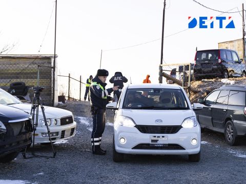 Последних предпринимателей выгоняют с вымирающего авторынка "Зелёный угол"