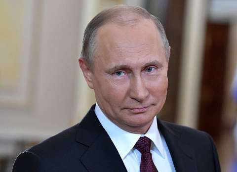 Путин повысил зарплаты и пенсии на 10%