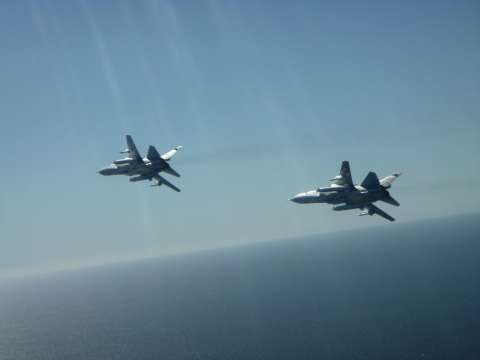Военные самолеты США замечены над Японским морем