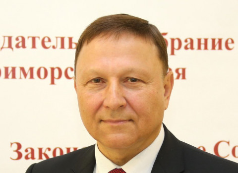 Председатель Законодательного Собрания Приморья Александр Ролик поздравляет с Днем ВМФ