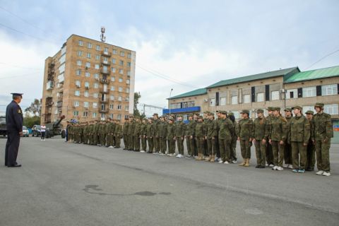 Шагом марш: российских школьниц научат воевать