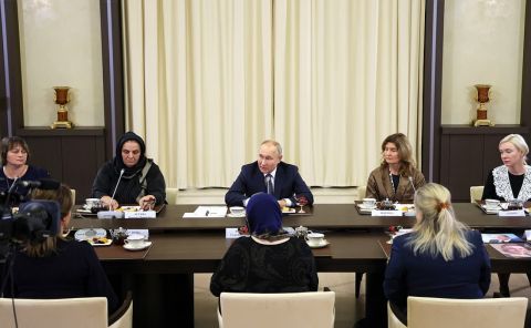 Путин взял на личный контроль просьбы солдатских матерей