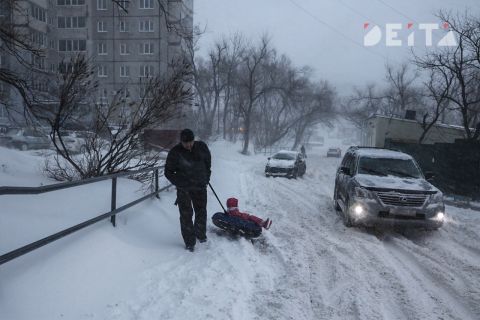Циклон будет осыпать Приморье снегом до четверга