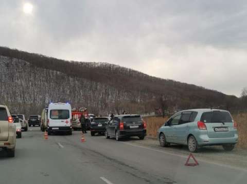 Жёсткое столкновение двух легковушек произошло в Приморье