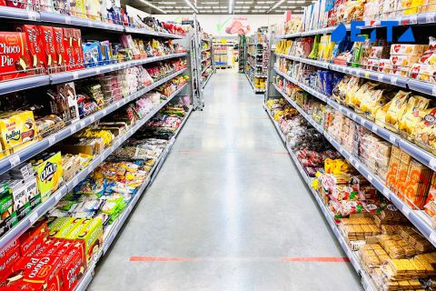 Почти 6 тонн сомнительной продукции изъяли из сетевых супермаркетов на Дальнем Востоке