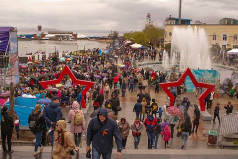 Майские выходные близятся, анонса шествий для Владивостока всё нет