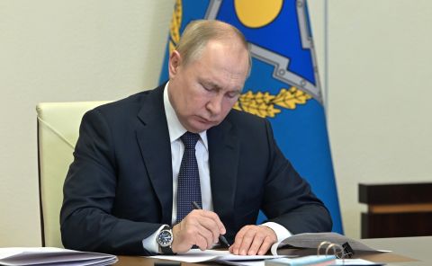 Путин дал российское гражданство Сноудену