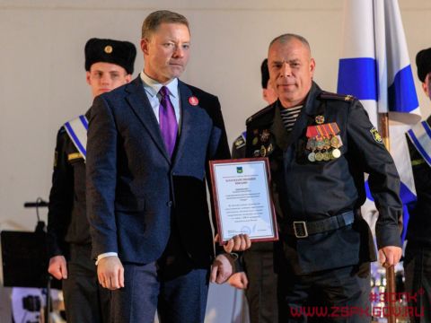 Антон Волошко вручил награды Законодательного Собрания ветеранам морской пехоты