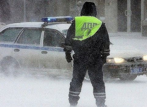 Водителей начали лишать прав за прозрачную пленку на фарах