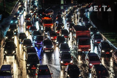 Владивосток встал в предновогодних заторах на 8 баллов