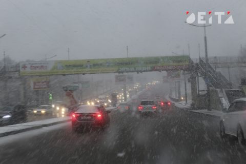 Грузовикам закрыли въезд во Владивосток из-за непогоды