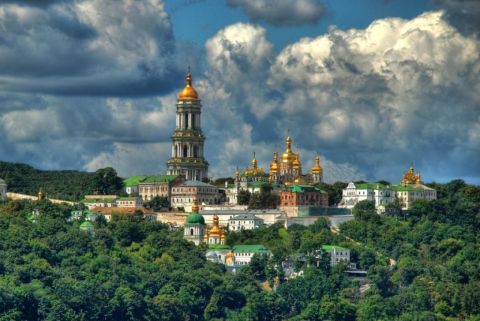 Украинские силовики начали захват Ближних пещер Киево-Печерской лавры