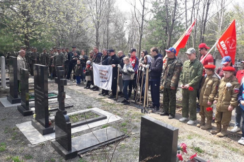 Уборку памятных мест проводят добровольцы Уссурийска