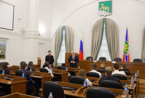Депутаты Думы города Владивостока провели уроки парламентаризма