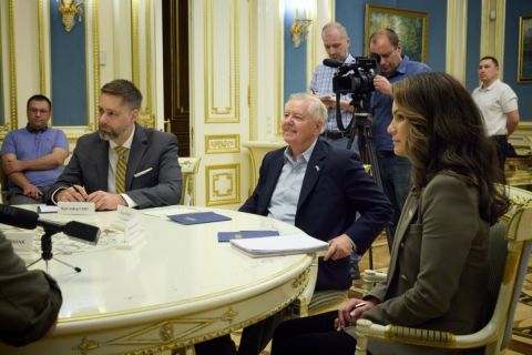 «Никогда не тратили деньги так удачно»: сенатор из Штатов о гибели россиян
