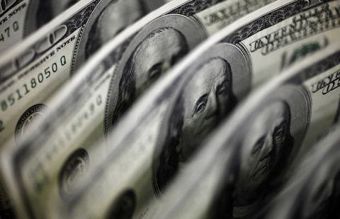 Доллар может упасть до 75 рублей: валютную аномалию предрёк эксперт