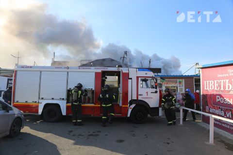 Пожар на складе ликвидировали во Владивостоке