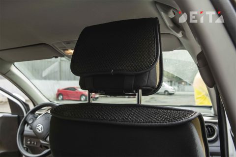 Водителям советуют снимать подголовники в машине при установке детского кресла