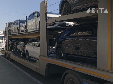 Водители автовозов устроили мусорную атаку на жилмассив во Владивостоке