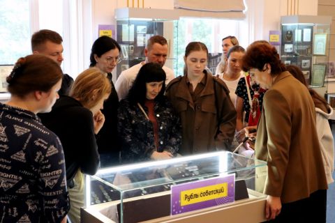 Как менялись деньги во Владивостоке: Банк России провел День открытых дверей 