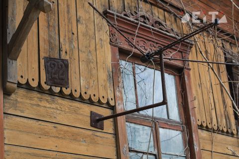 Приморцы добиваются расселения аварийного дома без отопления и водопровода через Бастрыкина