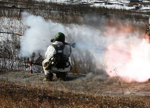 Вертолет, спешивший на помощь боевикам "Азова"*, сбили под Мариуполем