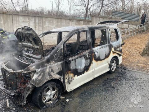 День горящих машин во Владивостоке: за неполные сутки сгорели легковушка и фура