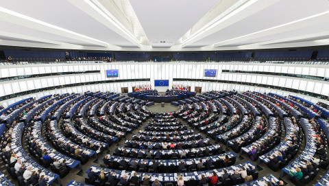 Европарламент потребовал отключить Россию от SWIFT