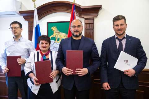 Традиции шефской помощи школам возрождают во Владивостоке
