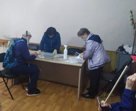 В Приморье граждане с ОВЗ голосуют на базе местных отделений Всероссийского общества слепых