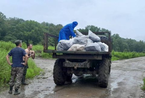 Жителям подтопленных поселков Партизанского округа начали доставлять продукты