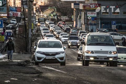 Дорожная обстановка во Владивостоке лучше не становится