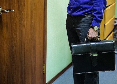 Госслужащим отменили повышение зарплаты в 2024 году