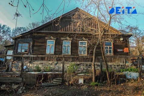Половину двухквартирного дома в Артёме снесли по решению мэрии - жильцы второй половины бьют тревогу