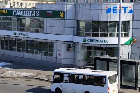 Автобусы и такси бьются на гостевом маршруте Владивостока