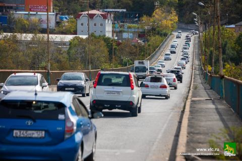Когда будут латать Рудневский мост, рассказали в мэрии Владивостока