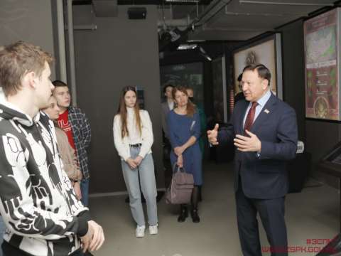 Александр Ролик провел экскурсию для школьников Приморья 