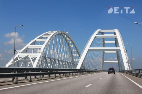 Движение по Крымскому мосту перекрывали минувшей ночью по неназванным причинам