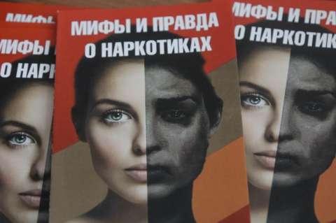 Во Владивостоке закрасили более 800 наркограффити на фасадах домов