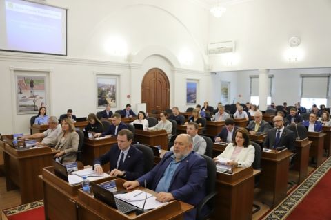 Дума Владивостока увеличила расходы городского бюджета на 1,8 млрд рублей