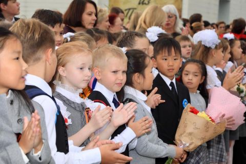 Морской Порт «Аврора» помог первоклассникам собраться в школу