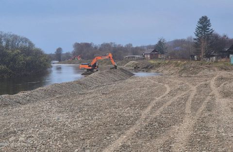 В Приморье строят дамбы для защиты населенных пунктов от паводков