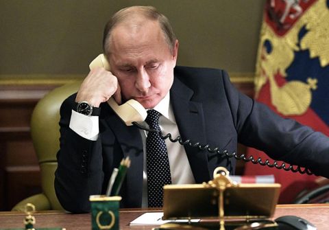 Песков рассказал о возможности телефонного разговора Путина и Зеленского