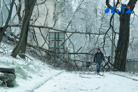 Улицы Владивостока превратились в каток из-за прорывов на инженерных сетях