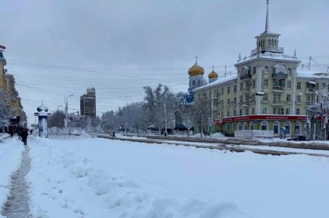 Из-за сильного снегопада в Донбассе произошел коммунальный и транспортный коллапс